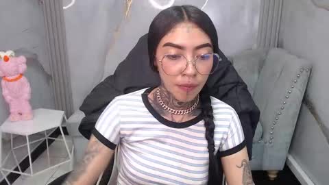 Snapshot of ashley_blum_v chatting on 10.30.25 ashley_blum_v online show from 10.30.25