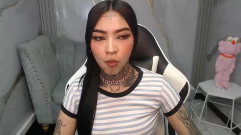 Snapshot of ashley_blum_v chatting on 11.19.25 ashley_blum_v online show from 11.19.25