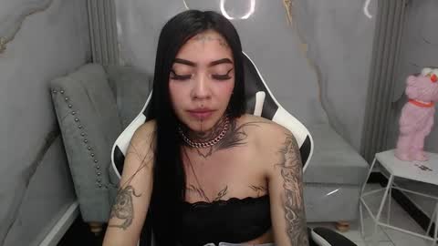 Snapshot of ashley_blum_v chatting on 11.24.25 ashley_blum_v online show from 11.24.25