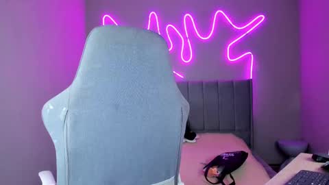 Snapshot of ashley_cush chatting on 10.10.25 ASHLEY online show from 10.10.25