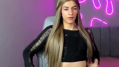 Snapshot of ashley_cush chatting on 10.16.25 ASHLEY online show from 10.16.25