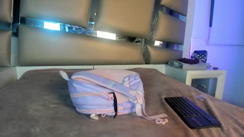 ashley_js online show from 12.03.25