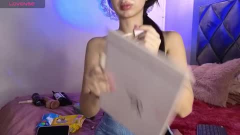 Snapshot of ashleybrend chatting on 11.01.25 CAMILA online show from 11.01.25