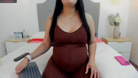 Snapshot of ashleyknightt chatting on 12.11.24 Ashley knight online show from 12.11.24