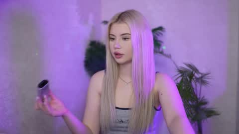 Snapshot of ashleyniko chatting on 10.03.25 AshleyNiko online show from 10.03.25