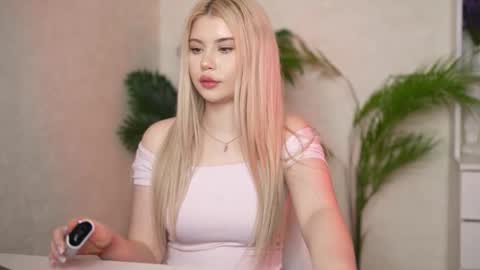 Snapshot of ashleyniko chatting on 10.04.25 AshleyNiko online show from 10.04.25