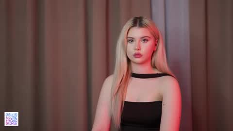 Snapshot of ashleyniko chatting on 11.10.25 AshleyNiko online show from 11.10.25