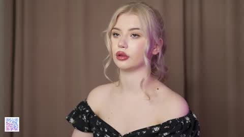 Snapshot of ashleyniko chatting on 11.21.25 AshleyNiko online show from 11.21.25