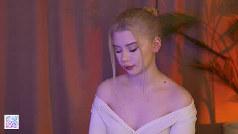 Snapshot of ashleyniko chatting on 11.24.25 AshleyNiko online show from 11.24.25