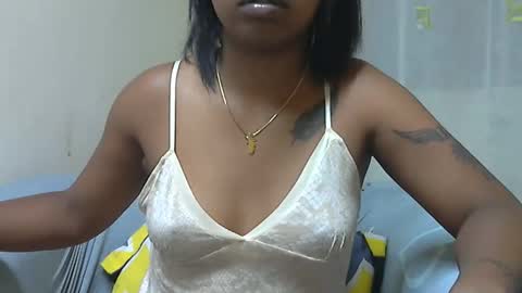 Snapshot of ashleyqueen_x chatting on 11.24.25 ashleyqueen X online show from 11.24.25