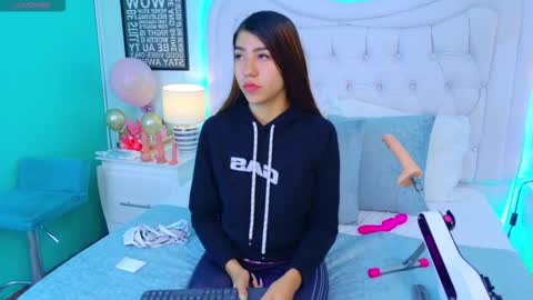 AshleyRoberh online show from 11.28.25