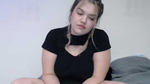 Snapshot of ashleyrosee_ chatting on 02.23.25 Anite online show from 02.23.25