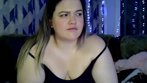 Snapshot of ashleyrosee_ chatting on 10.28.25 Anite online show from 10.28.25