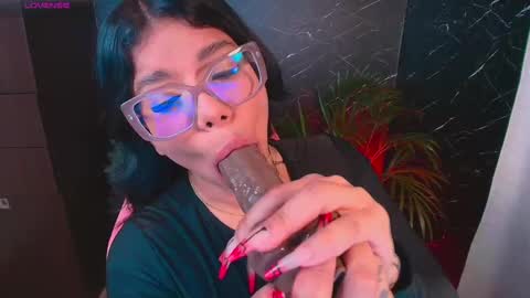 Snapshot of ashleyy18__ chatting on 10.31.25 Ashleyy18 online show from 10.31.25