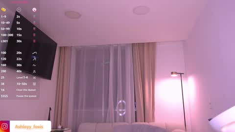 Snapshot of ashleyyfox_ chatting on 12.20.24 Ashley Fox online show from 12.20.24