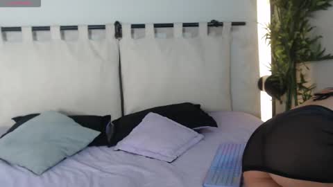 Snapshot of ashly_jones_ chatting on 12.03.25 ashly_jones_ online show from 12.03.25