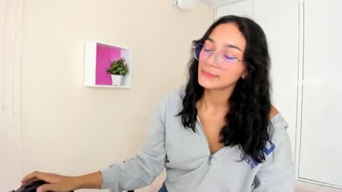 Snapshot of asiam_brunet chatting on 12.13.24 Camila online show from 12.13.24