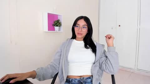 Snapshot of asiam_brunet chatting on 12.20.24 Camila online show from 12.20.24