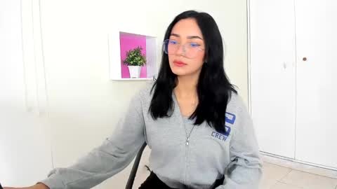 Snapshot of asiam_brunet chatting on 01.03.25 Camila online show from 01.03.25