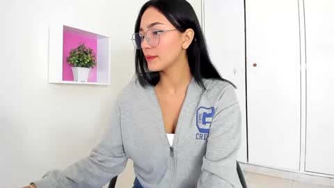 Snapshot of asiam_brunet chatting on 01.18.25 Camila online show from 01.18.25