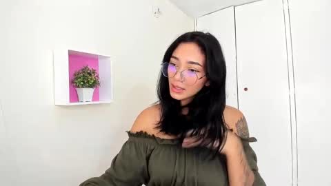 Snapshot of asiam_brunet chatting on 01.22.25 Camila online show from 01.22.25