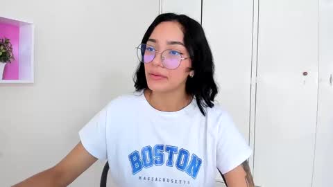 Snapshot of asiam_brunet chatting on 01.27.25 Camila online show from 01.27.25