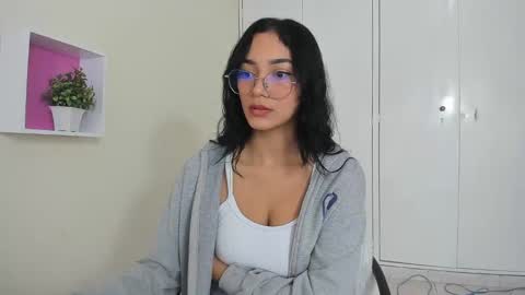 Snapshot of asiam_brunet chatting on 02.10.25 Camila online show from 02.10.25