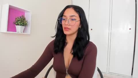 Snapshot of asiam_brunet chatting on 02.11.25 Camila online show from 02.11.25