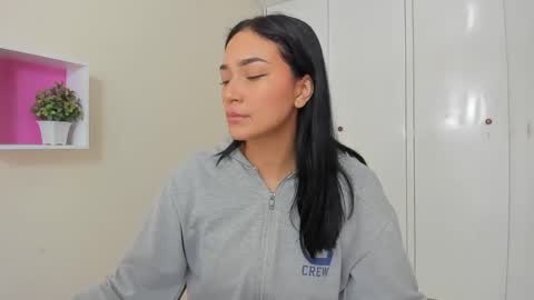 Snapshot of asiam_brunet chatting on 02.25.25 Camila online show from 02.25.25