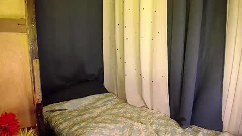 Elaine Navales online show from 10.02.25