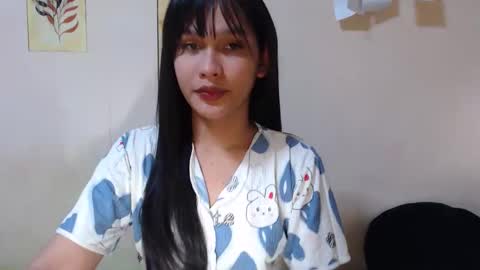 Snapshot of asian_glamm chatting on 11.17.25 ANITA online show from 11.17.25
