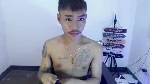 Snapshot of asian_kimxxx chatting on 12.23.25 don online show from 12.23.25