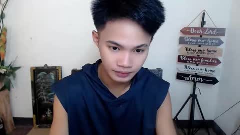 Snapshot of asian_lover05 chatting on 10.10.25 asian_lover05 online show from 10.10.25