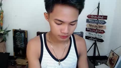 Snapshot of asian_lover05 chatting on 10.28.25 asian_lover05 online show from 10.28.25