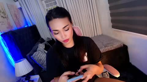 Snapshot of asian_luci chatting on 10.10.25 LUCI BABE online show from 10.10.25