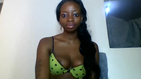 Snapshot of asian_pinay01 chatting on 10.19.25 Asia online show from 10.19.25