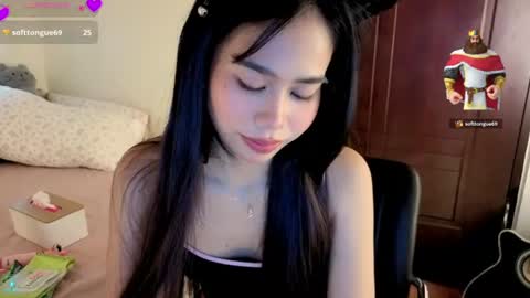 Snapshot of asianbabecandy chatting on 06.25.26 candy online show from 06.25.26