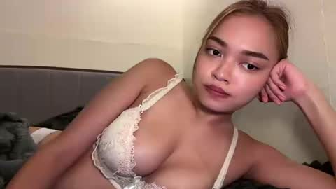 Snapshot of asianelara15 chatting on 07.28.26 asianelara15 online show from 07.28.26