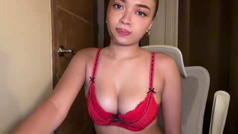 Snapshot of asianelara15 chatting on 08.01.26 asianelara15 online show from 08.01.26