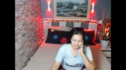 Snapshot of asiannosurrender chatting on 11.13.25 asiannosurrender online show from 11.13.25