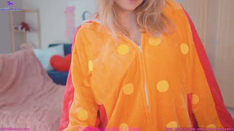 Asiri   pronounced Ah-siri Please no nicknames   3 online show from 02.27.26