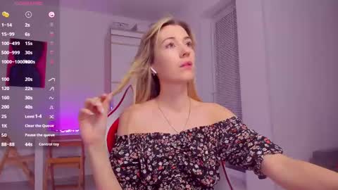 Snapshot of askcaroline chatting on 03.06.25 Caroline online show from 03.06.25