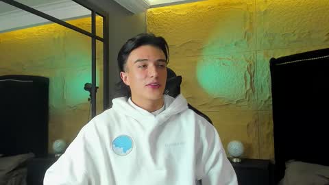 Snapshot of aslanfox_ chatting on 01.12.26 Aslan online show from 01.12.26