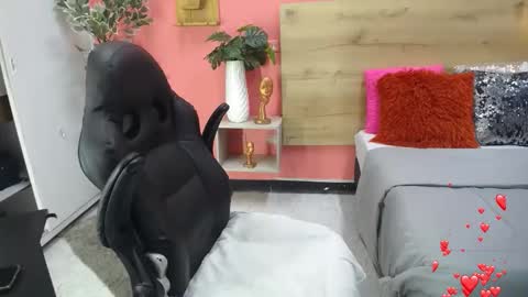 Snapshot of aslyhernandez chatting on 05.21.26 ASLY online show from 05.21.26