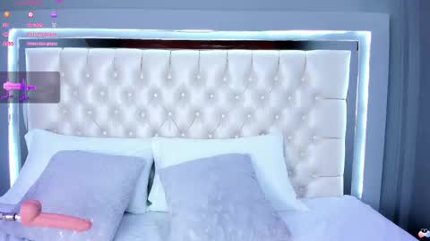 Snapshot of aslysander chatting on 10.02.25 A S L Y S A N D E R online show from 10.02.25