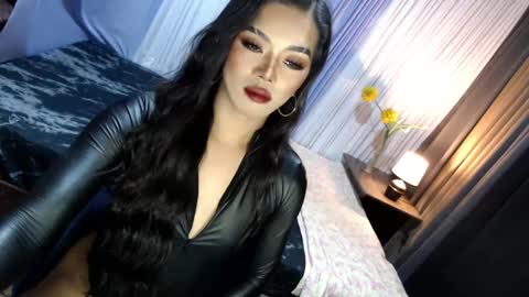 Margaux Miller online show from 03.06.25