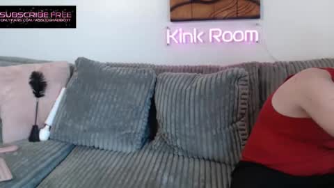 Snapshot of assleighabbott chatting on 02.14.25 ASSleigh Abbott online show from 02.14.25