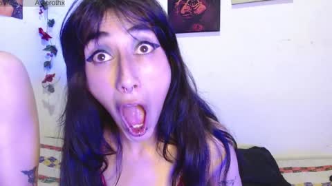 Snapshot of asterothxznikki chatting on 02.05.25 Asterothxznikki online show from 02.05.25