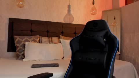 astonhills online show from 04.16.26