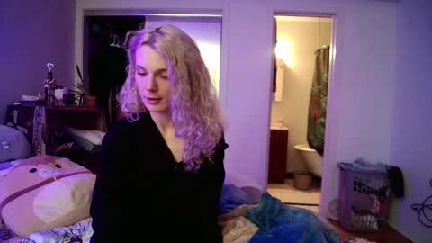 AstoriaLove online show from 02.19.25